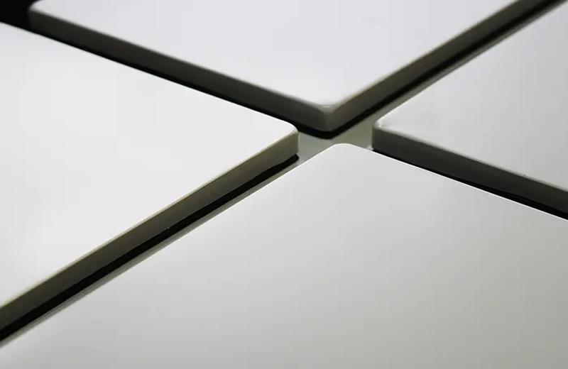 От фасадов до интерьеров: ключевые применения кассетной панели