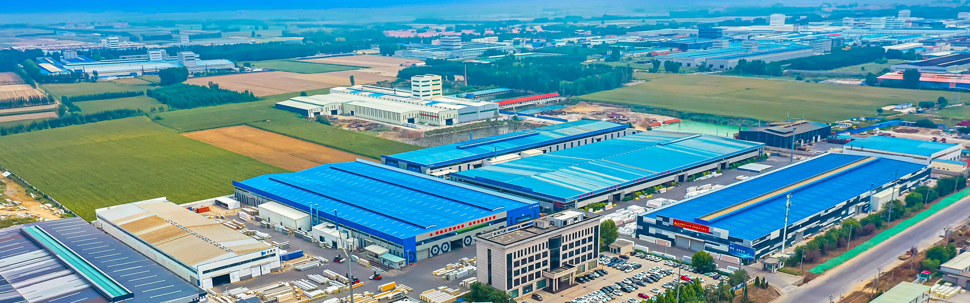 Ведущий глобальный новатор в области металлической облицовки и сборных строительных решений