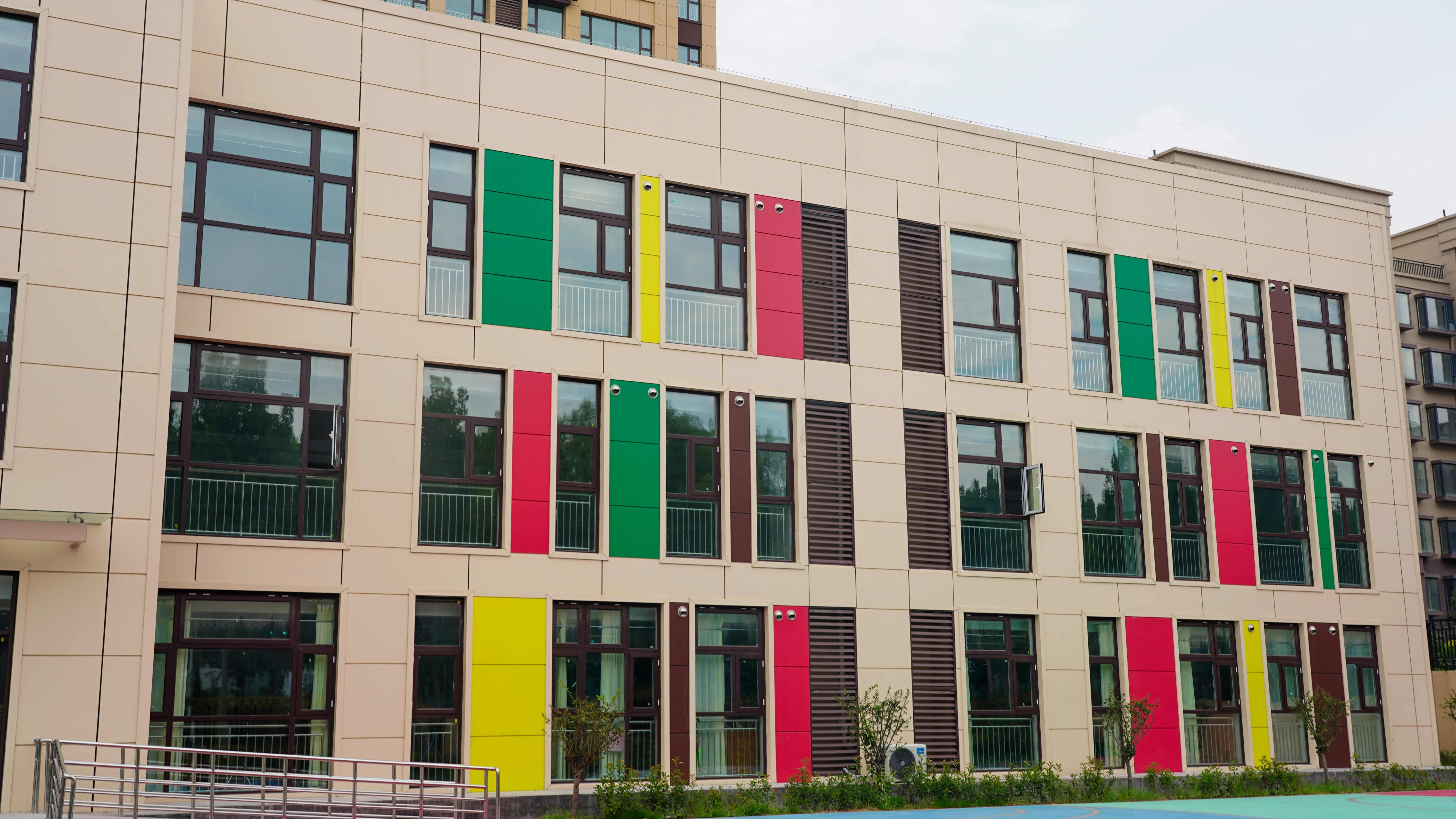 шестнадцать