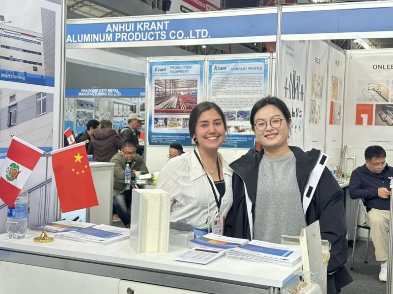 Общение лицом к лицу с клиентами на международных торговых шоу